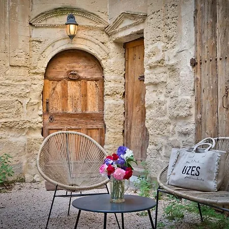 Elegant With Balcony - Maison Comte