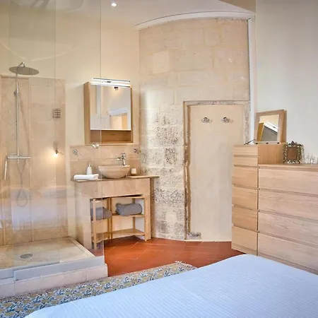 Elegant With Balcony - Maison Comte Lägenhet Uzès
